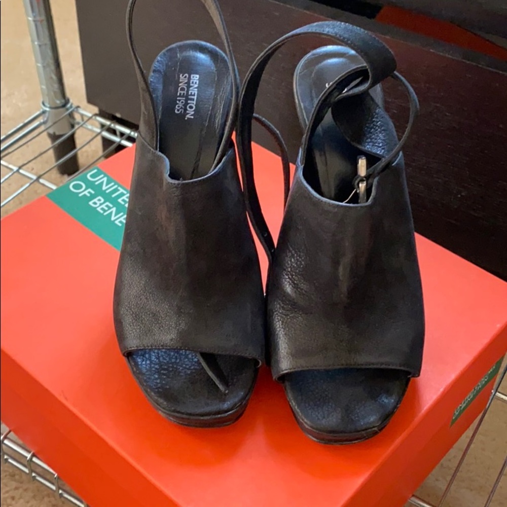 Beautiful united colors of Benetton strap heel